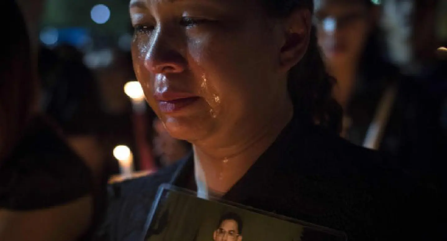 Tears of grief wash away conflict, divisions Tears of grief wash away conflict, divisions