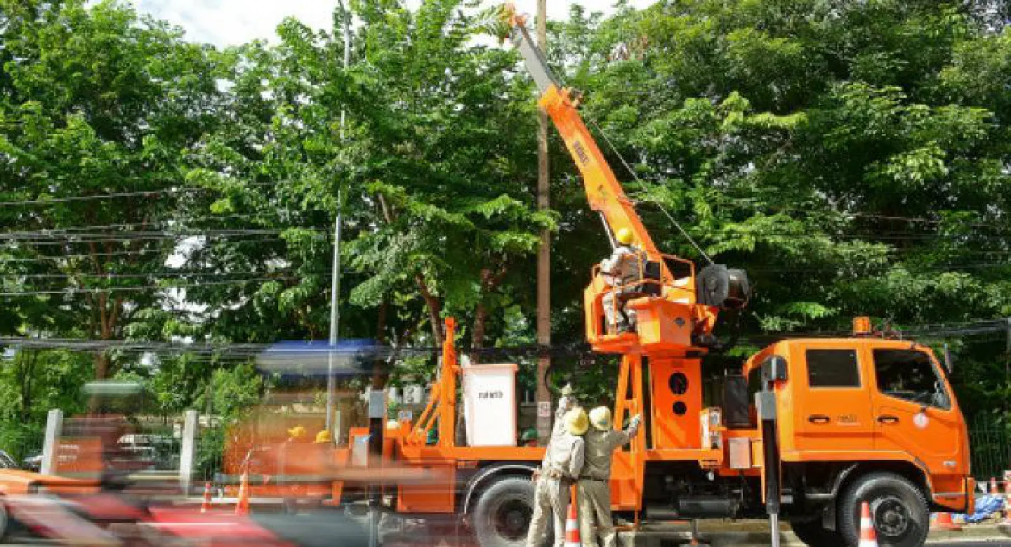 MEA spearheads underground power distribution program with demolition of power poles on Rajvithi MEA spearheads underground power distribution program with demolition of power poles on Rajvithi