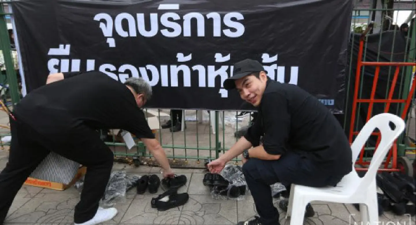 Deputy BKK governor allays poor mourners' fear over dress code Deputy BKK governor allays poor mourners' fear over dress code