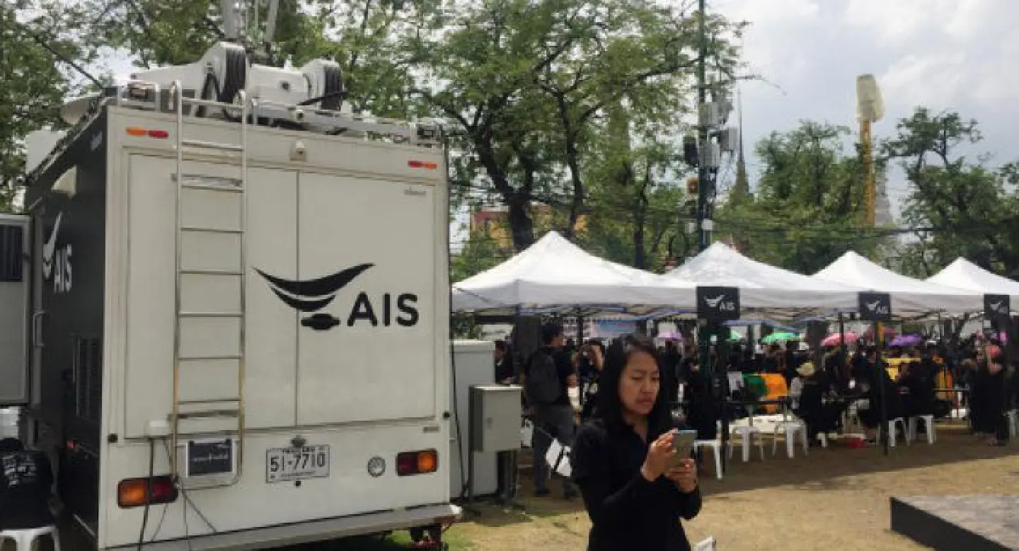 More free services from AIS at Sanam Luang and Na Phra Lan Road More free services from AIS at Sanam Luang and Na Phra Lan Road