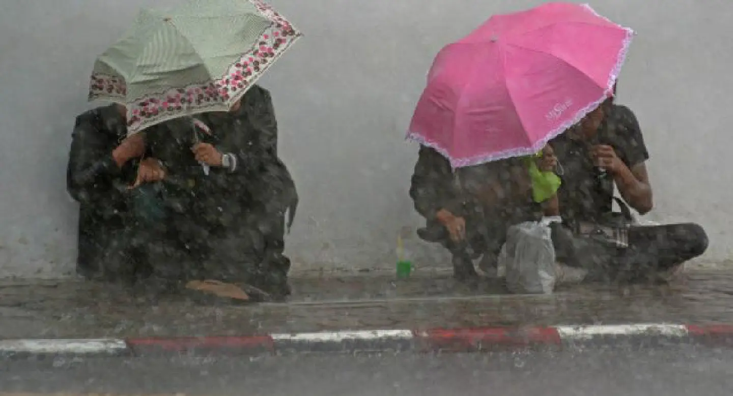 Crowds prove unmanageable Crowds prove unmanageable