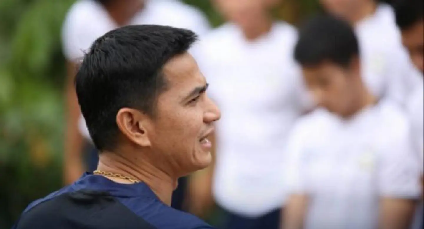 Kiatisak orders double training sessions ahead of Australia match Kiatisak orders double training sessions ahead of Australia match