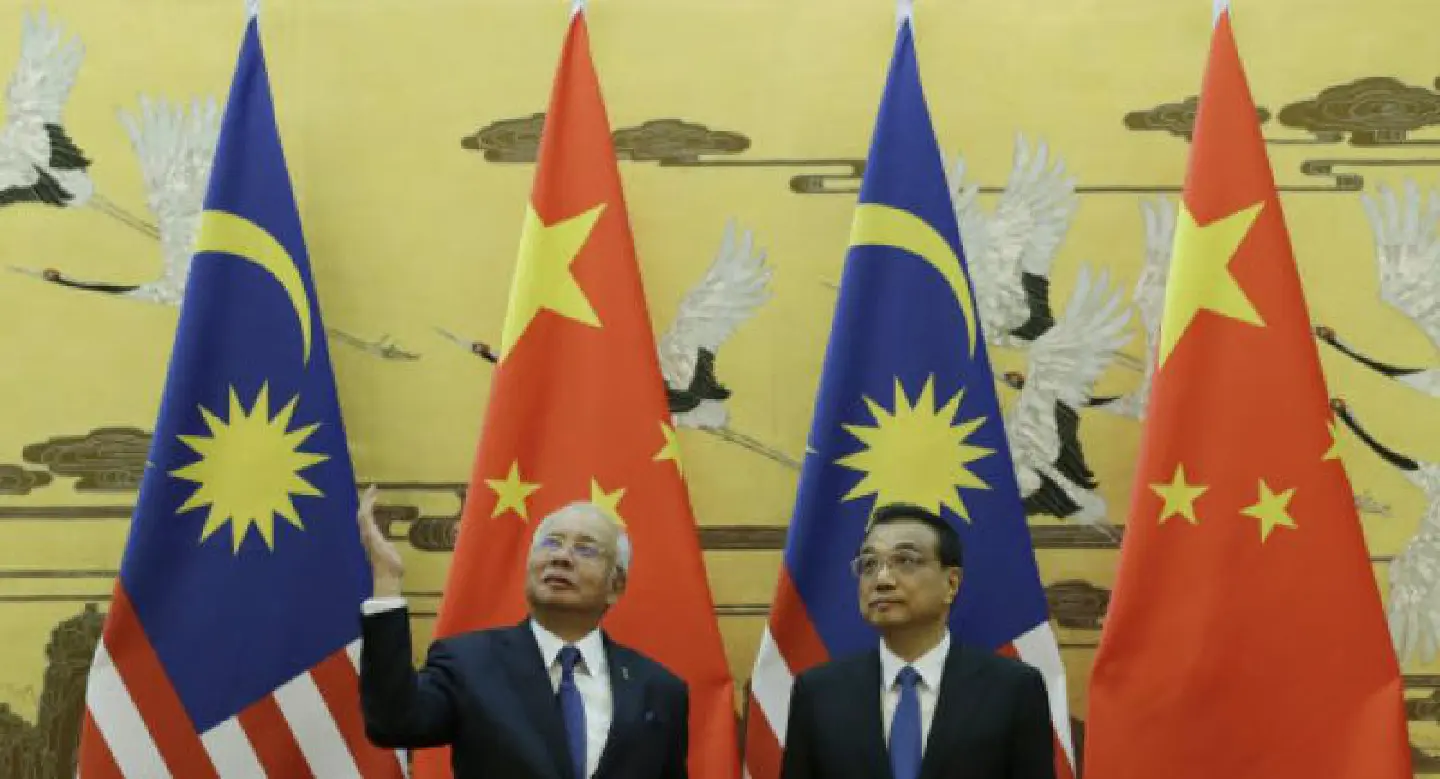 Malaysia PM signs defence deal in tilt toward China Malaysia PM signs defence deal in tilt toward China