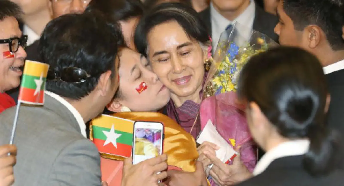Suu Kyi arrives in Japan Suu Kyi arrives in Japan