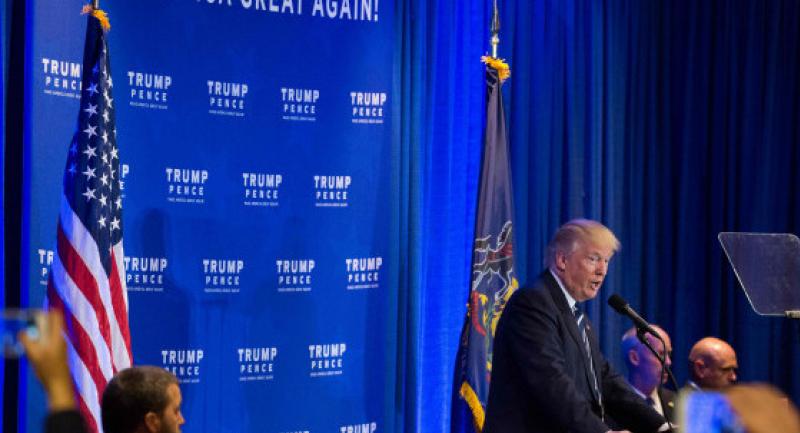 Trump and Clinton on the attack as US race narrows