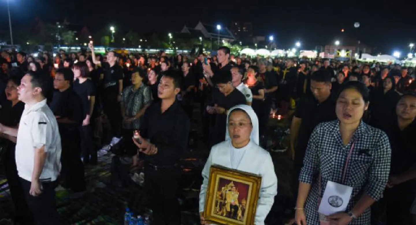Sanam Luang area cleared of mourners for royal crematorium construction Sanam Luang area cleared of mourners for royal crematorium construction