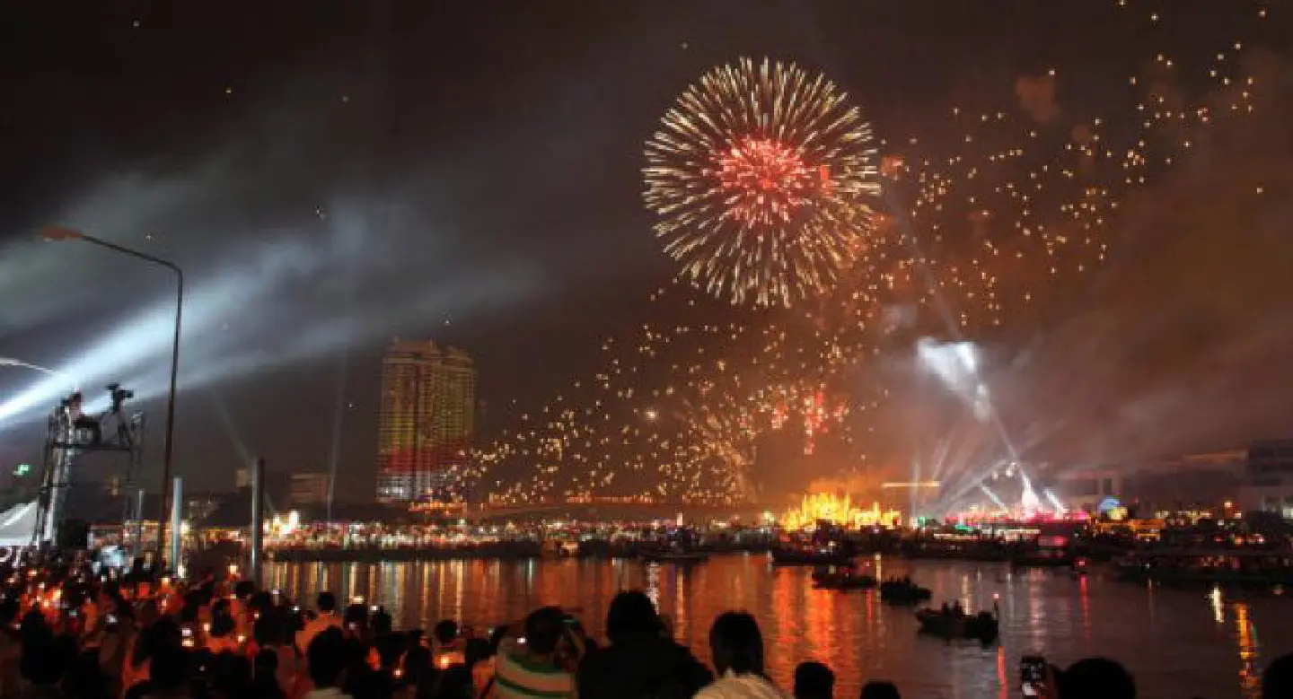 No fireworks, floating lanterns allowed on Loy Krathong day No fireworks, floating lanterns allowed on Loy Krathong day