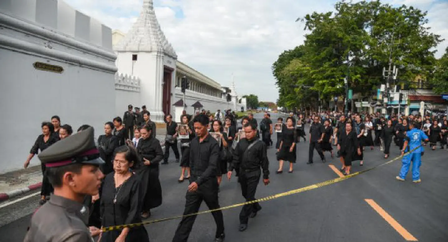 Police issue new behaviour rules for mourners Police issue new behaviour rules for mourners