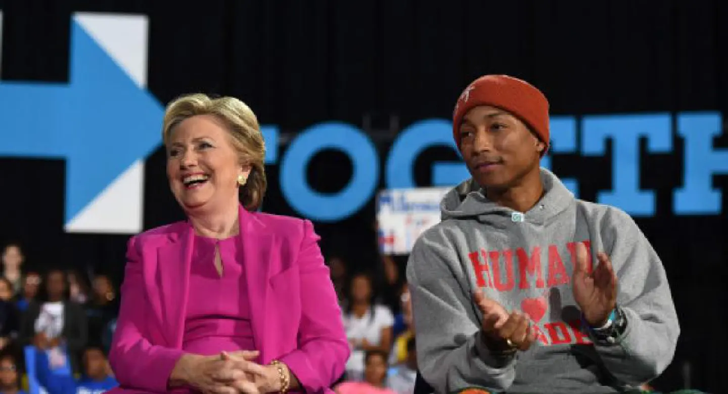 Clinton, Trump duel in must-win states in a tightening race Clinton, Trump duel in must-win states in a tightening race
