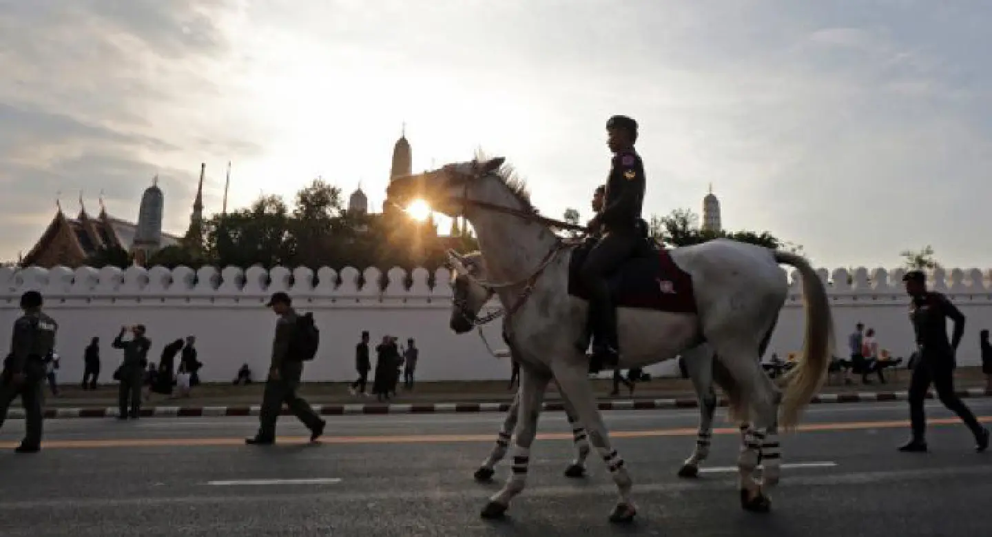 Security concerns prompt compulsory ID checks around Grand Palace Security concerns prompt compulsory ID checks around Grand Palace