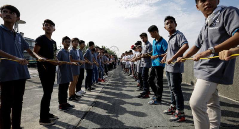  Philippines claims world record for longest line of pencils