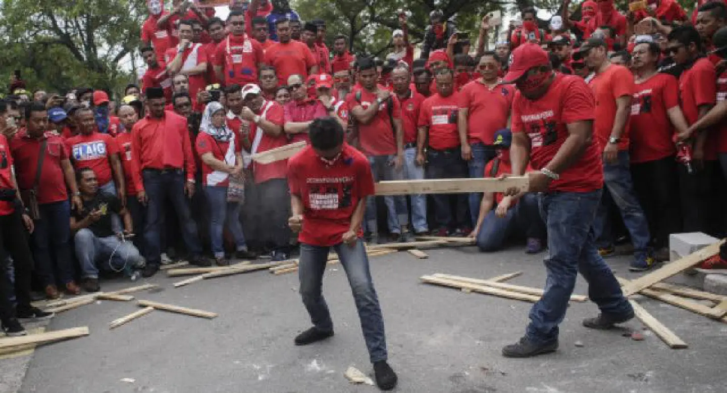 Malaysia's Red Shirts call for news portal's closure over funding claims Malaysia's Red Shirts call for news portal's closure over funding claims
