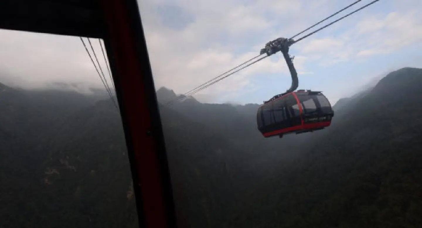 Tourism boom threatens Vietnam's 'Tonkinese Alps' Tourism boom threatens Vietnam's 'Tonkinese Alps'