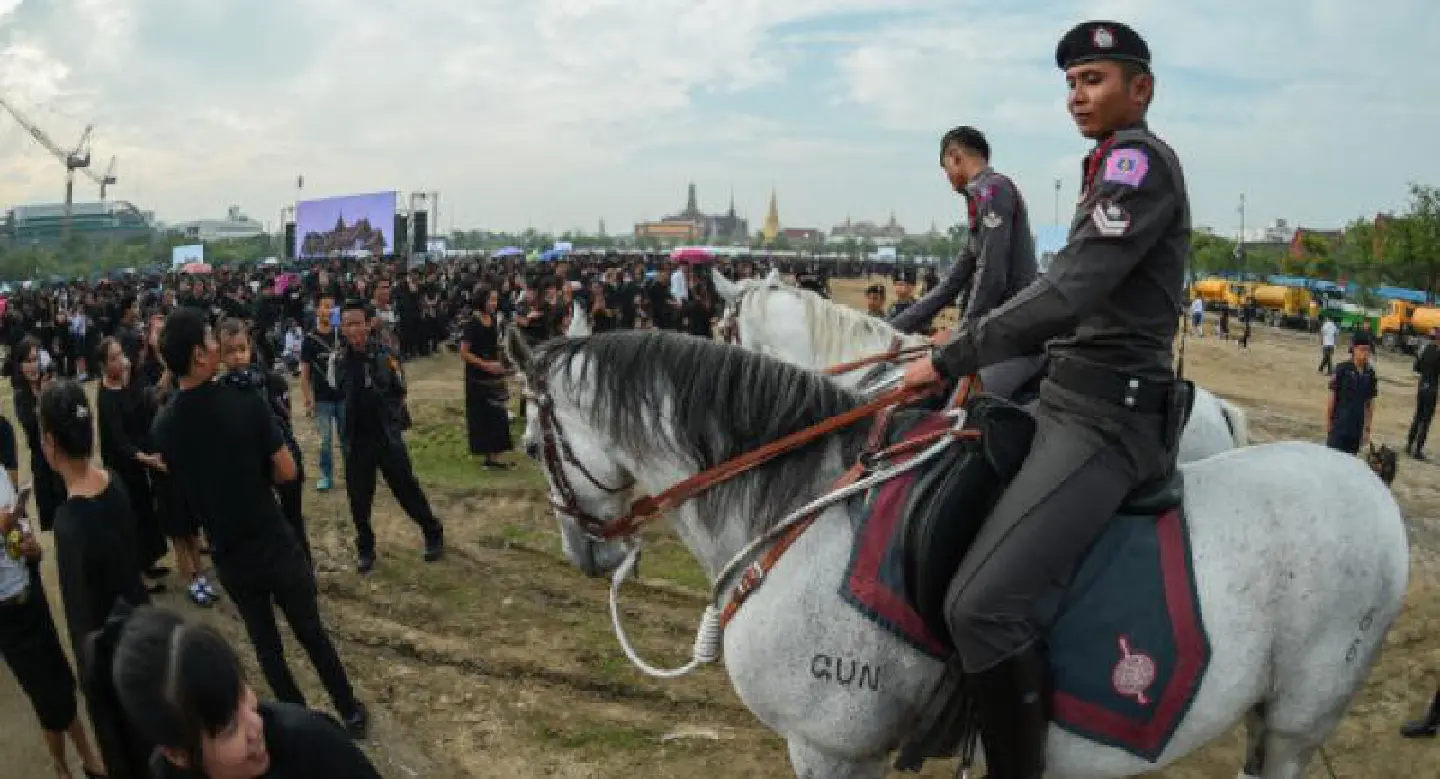 Massive crowd still growing at Sanam Luang Massive crowd still growing at Sanam Luang