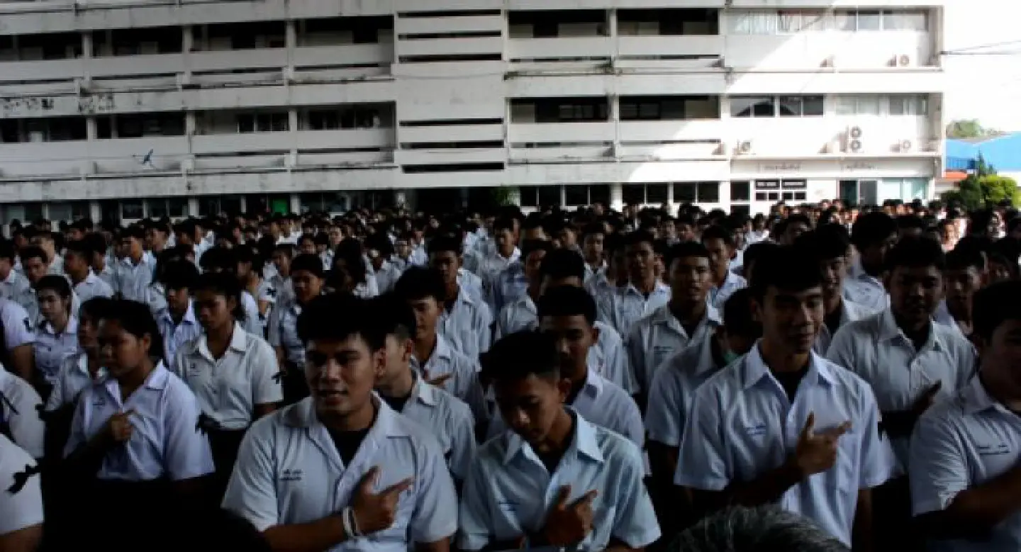 Vocational students swear off brawls out of respect for HM Vocational students swear off brawls out of respect for HM