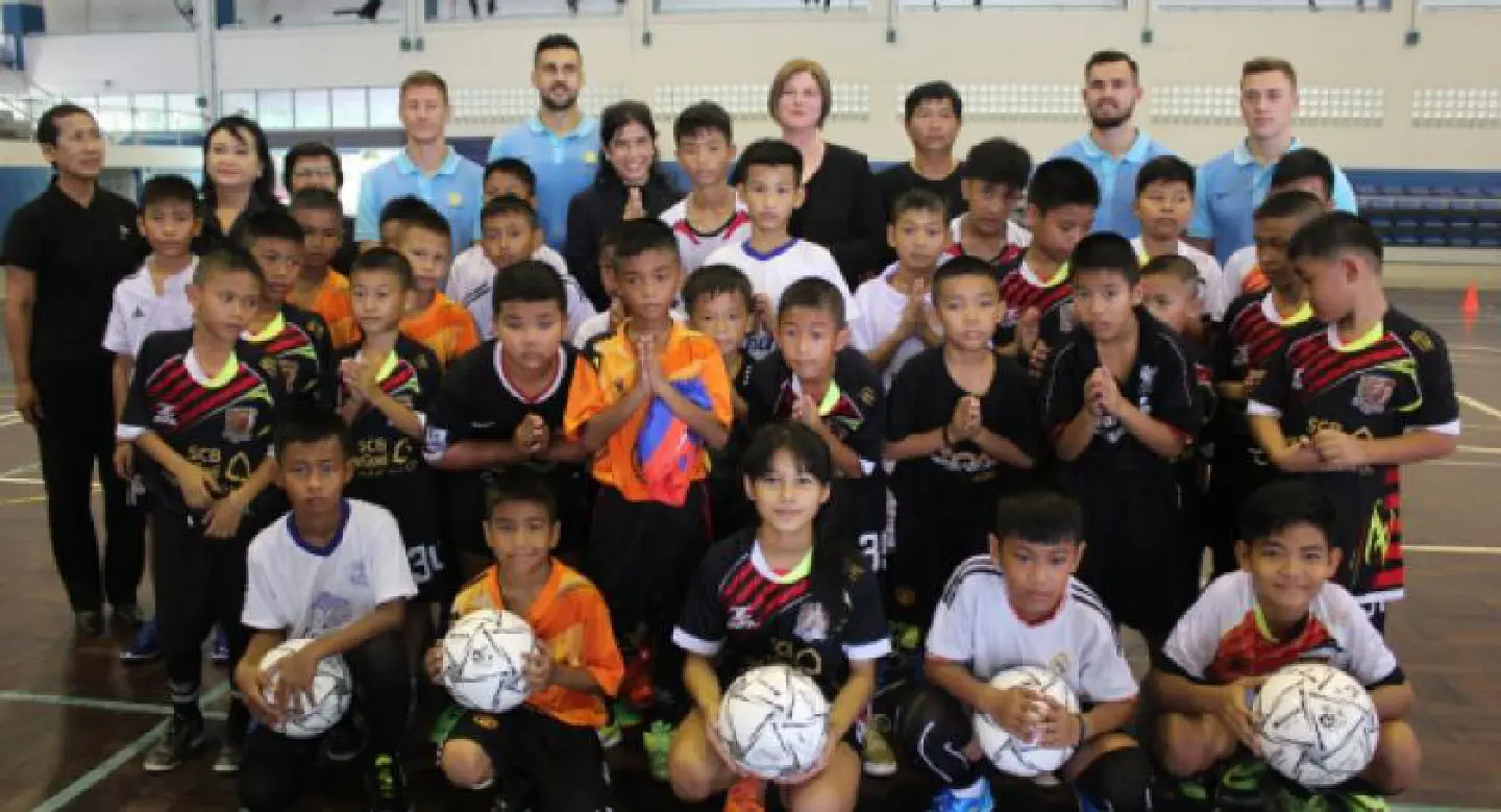 Australian players win hearts of Thai youngsters Australian players win hearts of Thai youngsters