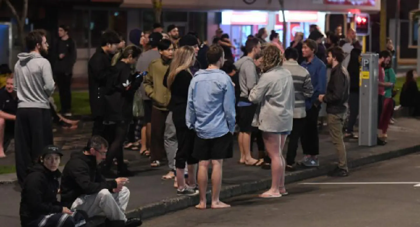 New Zealand issues tsunami warning after powerful quake New Zealand issues tsunami warning after powerful quake