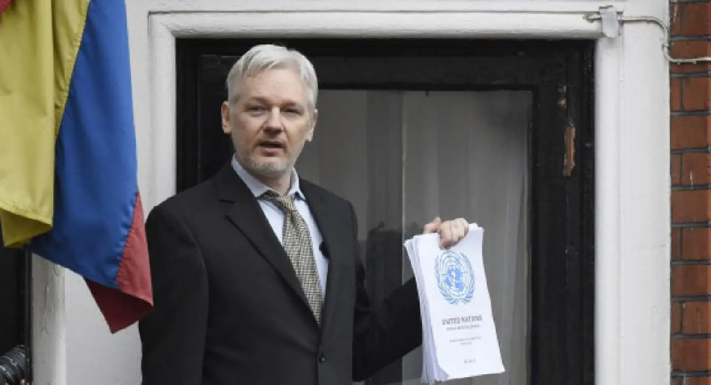 WikiLeaks' Assange faces questioning by prosecutors WikiLeaks' Assange faces questioning by prosecutors