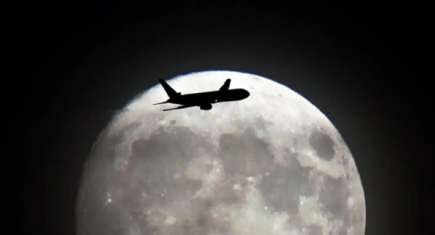 Supermoon vigil marks one month mourning in Thailand Supermoon vigil marks one month mourning in Thailand