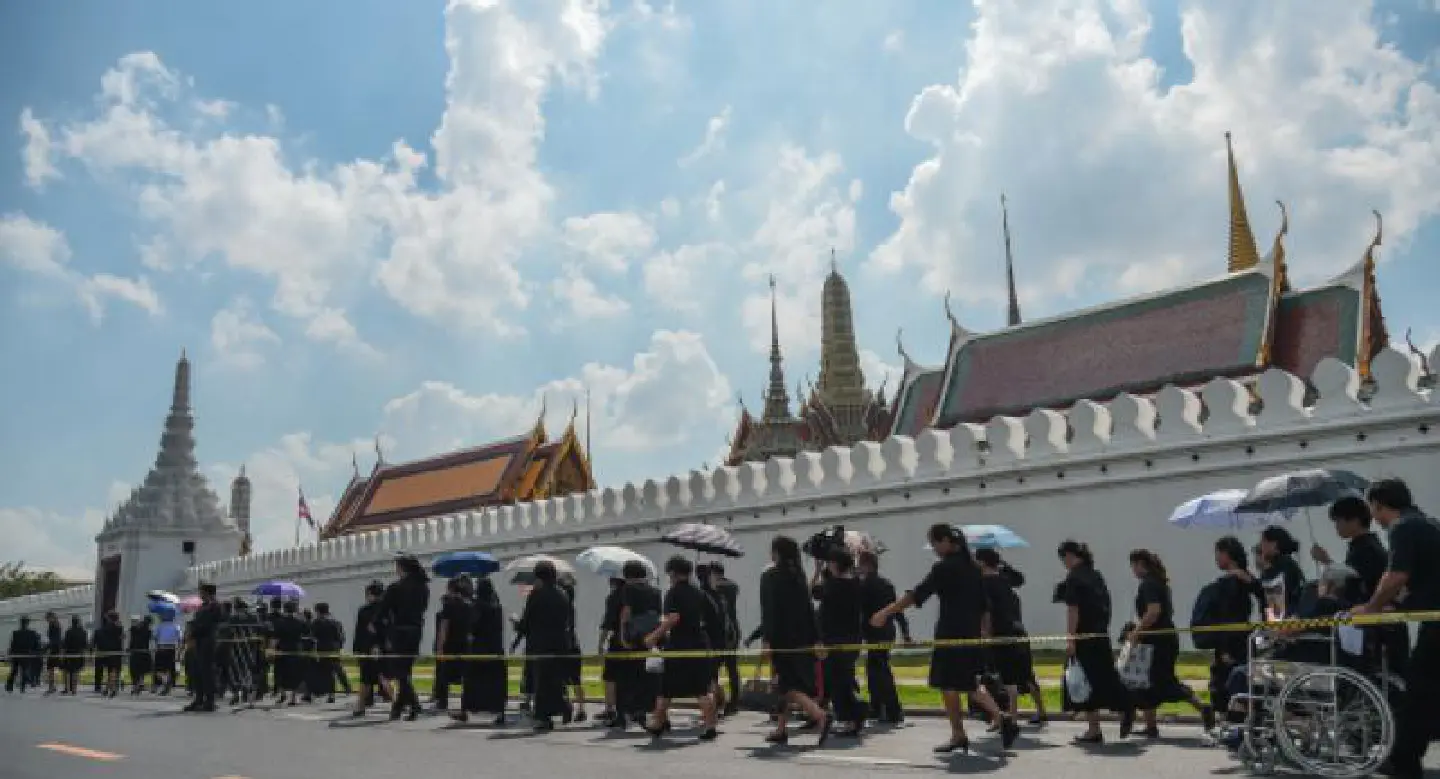 Officials appeal to public as mourners queue for 10 hours Officials appeal to public as mourners queue for 10 hours