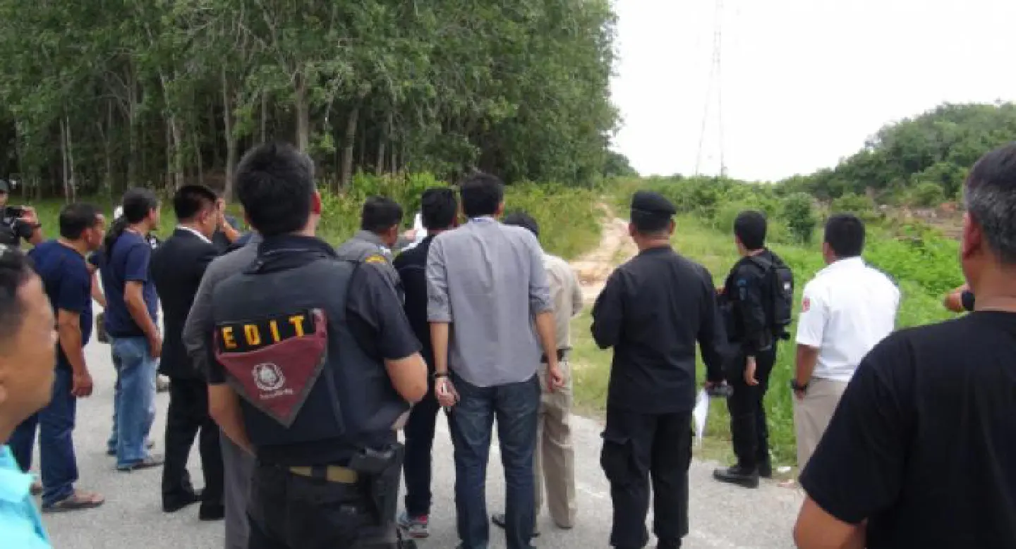 Two injured by blast in Pattani after being lured Two injured by blast in Pattani after being lured