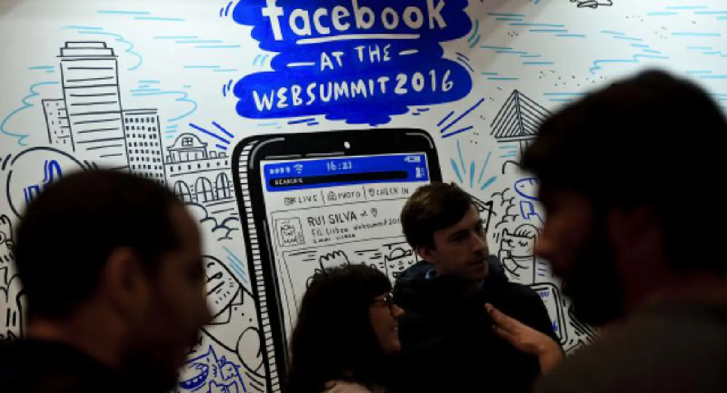Facebook lets Messenger 'bots' tap analytic smarts Facebook lets Messenger 'bots' tap analytic smarts