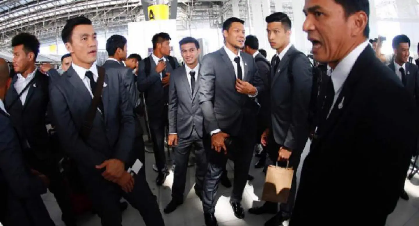 Coach Kiatisak reverts to four-man defence Coach Kiatisak reverts to four-man defence