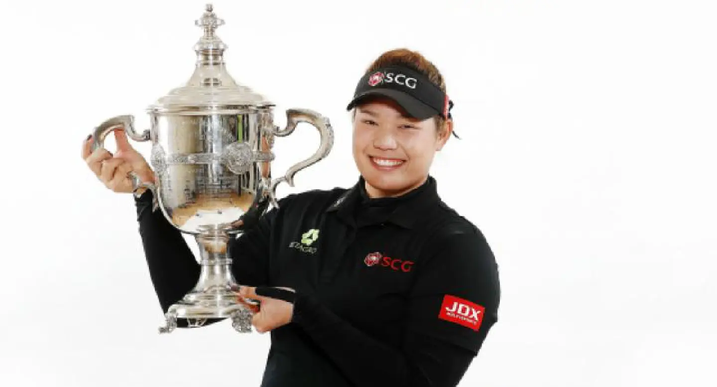 Ariya Dedicates Player of the Year Award to the Late King Bhumibol. Ariya Dedicates Player of the Year Award to the Late King Bhumibol.