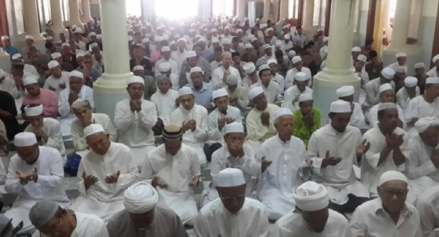 Man shot in mosque, plus three others killed in South Man shot in mosque, plus three others killed in South