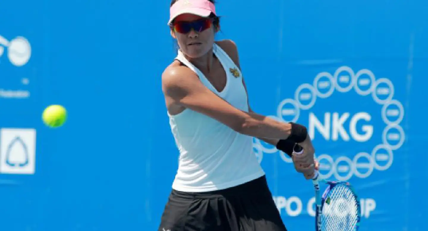 Support from Dad Inspires Nudnida to Maximise Effort on Court. Support from Dad Inspires Nudnida to Maximise Effort on Court.
