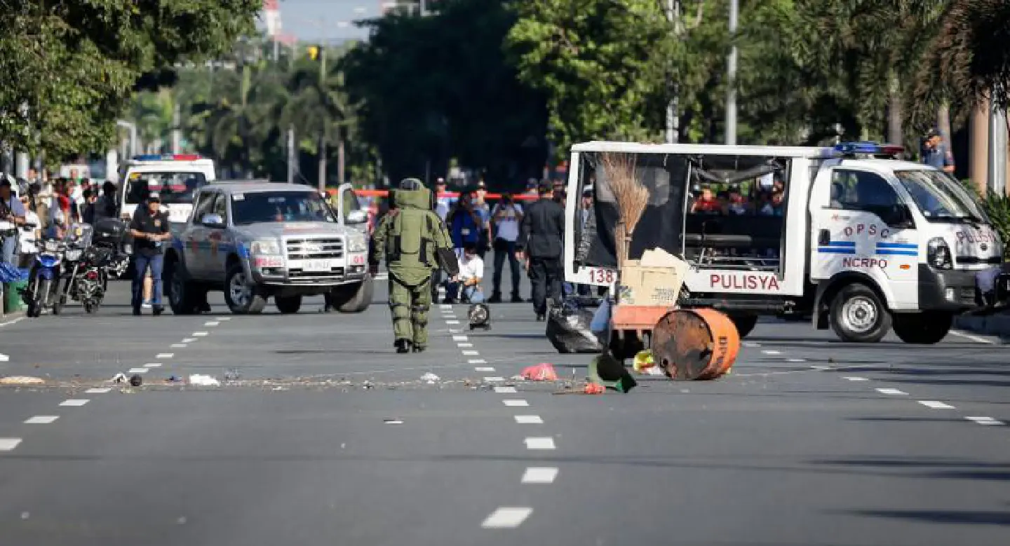 Philippines detains two for bomb attempt near US embassy Philippines detains two for bomb attempt near US embassy