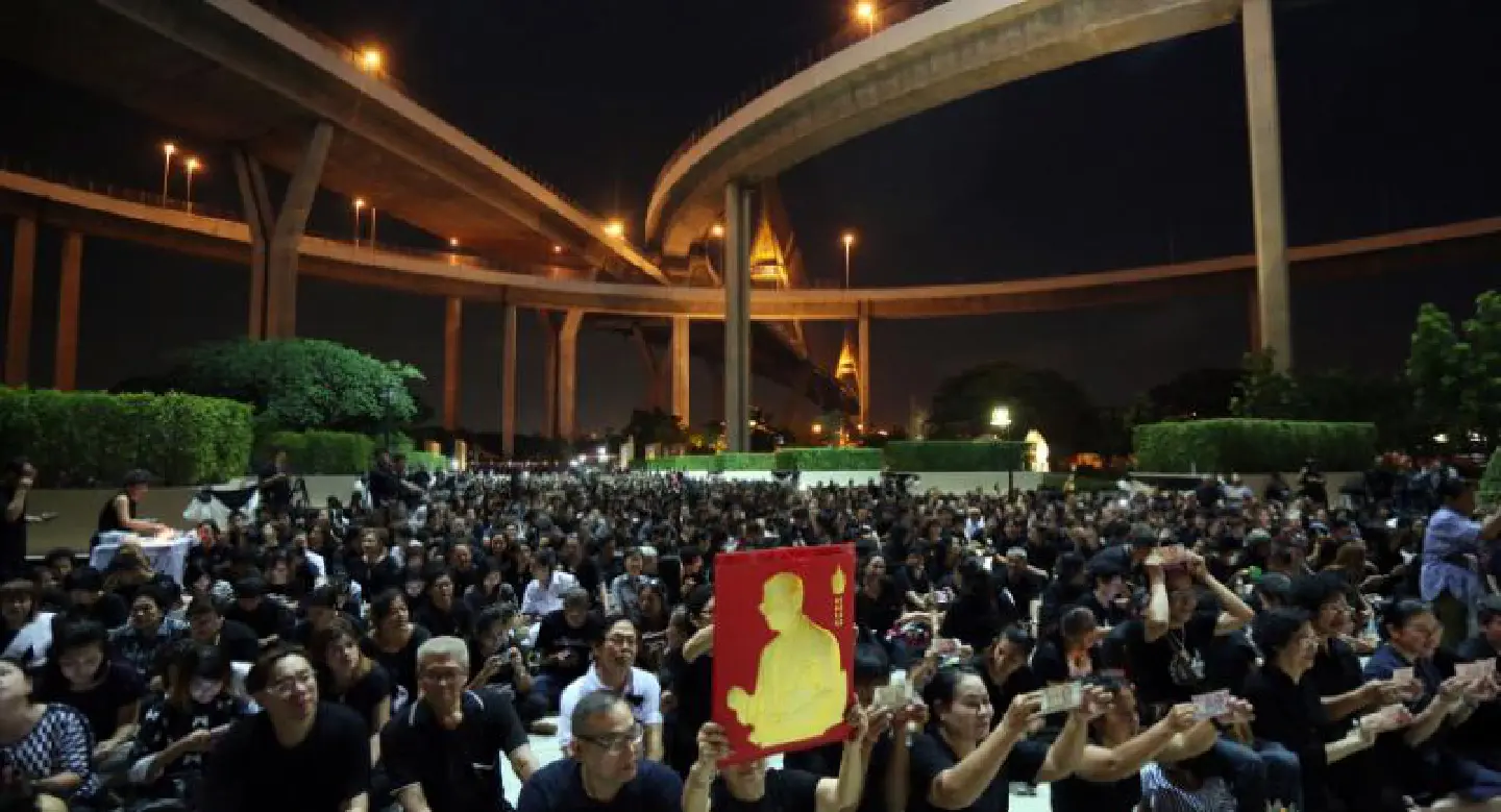 Merit-making ceremony at Bhumibol Bridge Merit-making ceremony at Bhumibol Bridge