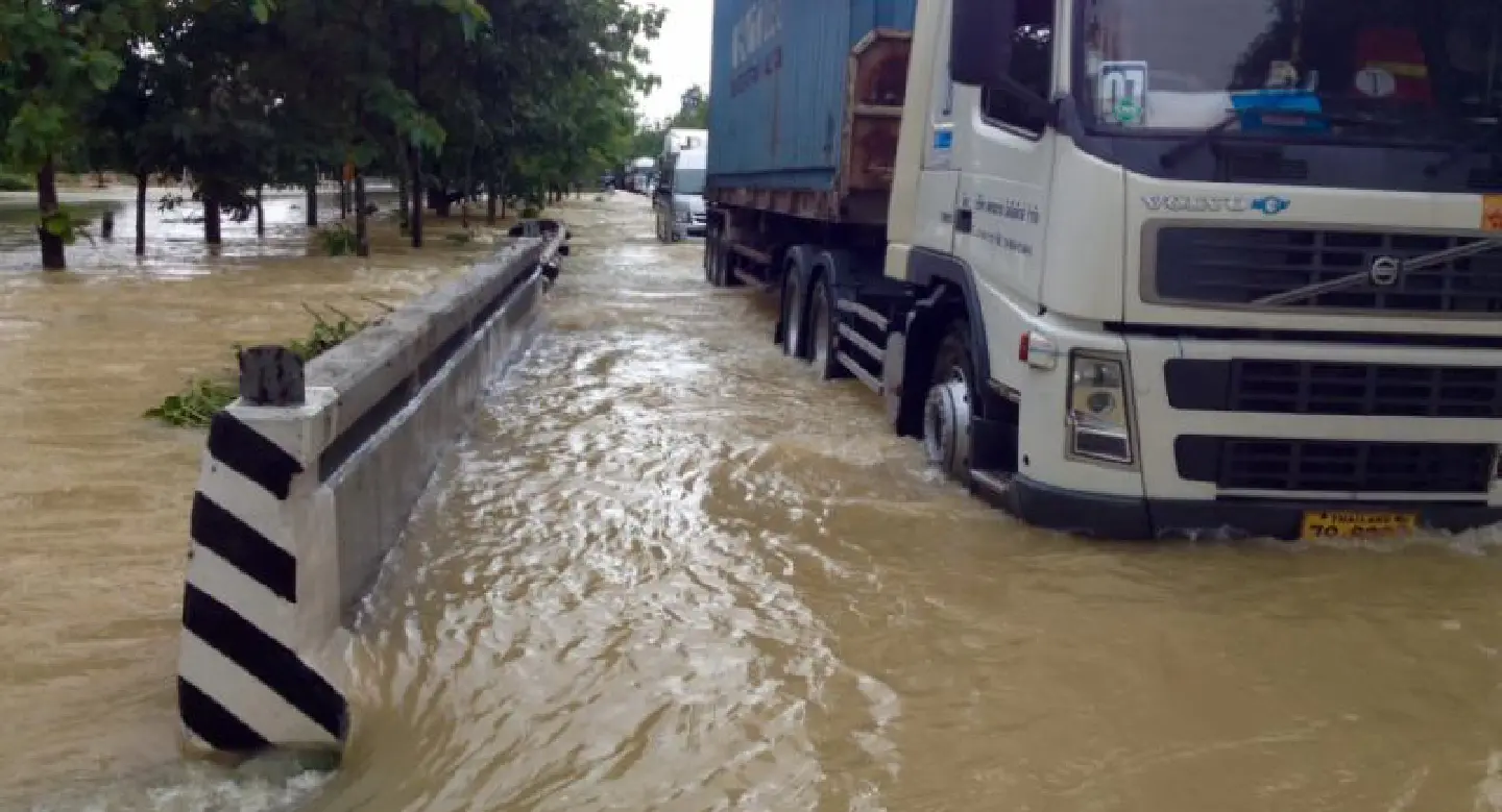11 dead in southern floods 11 dead in southern floods