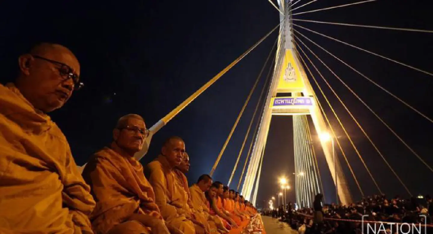 Public members pay tribute to late HM King  Bhumibol