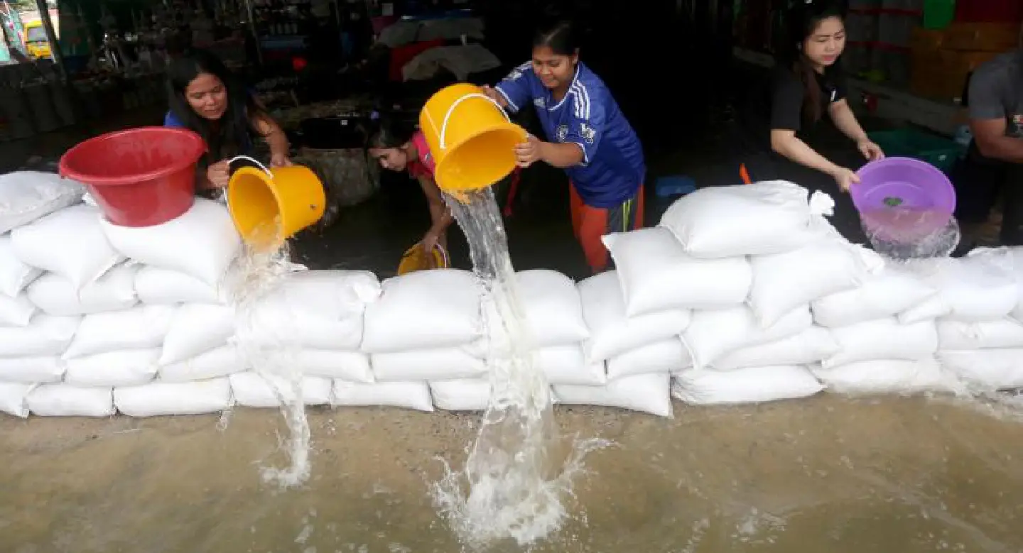 More than 100 schools closed after floods in Nakhon Si Thammarat and Trang More than 100 schools closed after floods in Nakhon Si Thammarat and Trang