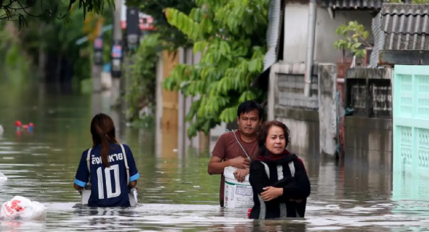 Floods close 100 schools in Nakhon Si Thammarat and Trang Floods close 100 schools in Nakhon Si Thammarat and Trang