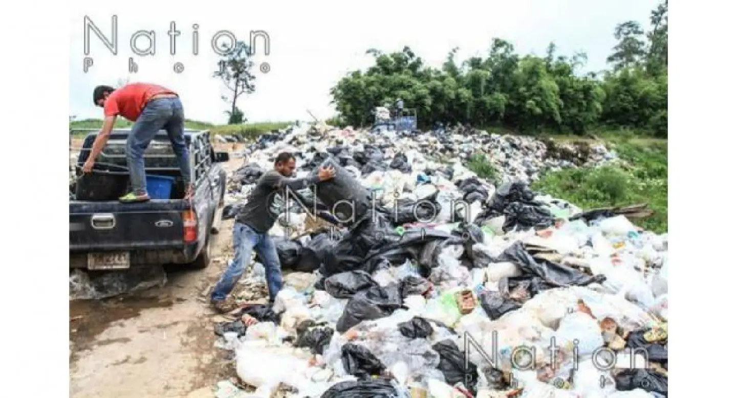 Celebrities hand out bags to avoid a mountain of rubbish at Phu Tub Berk Celebrities hand out bags to avoid a mountain of rubbish at Phu Tub Berk
