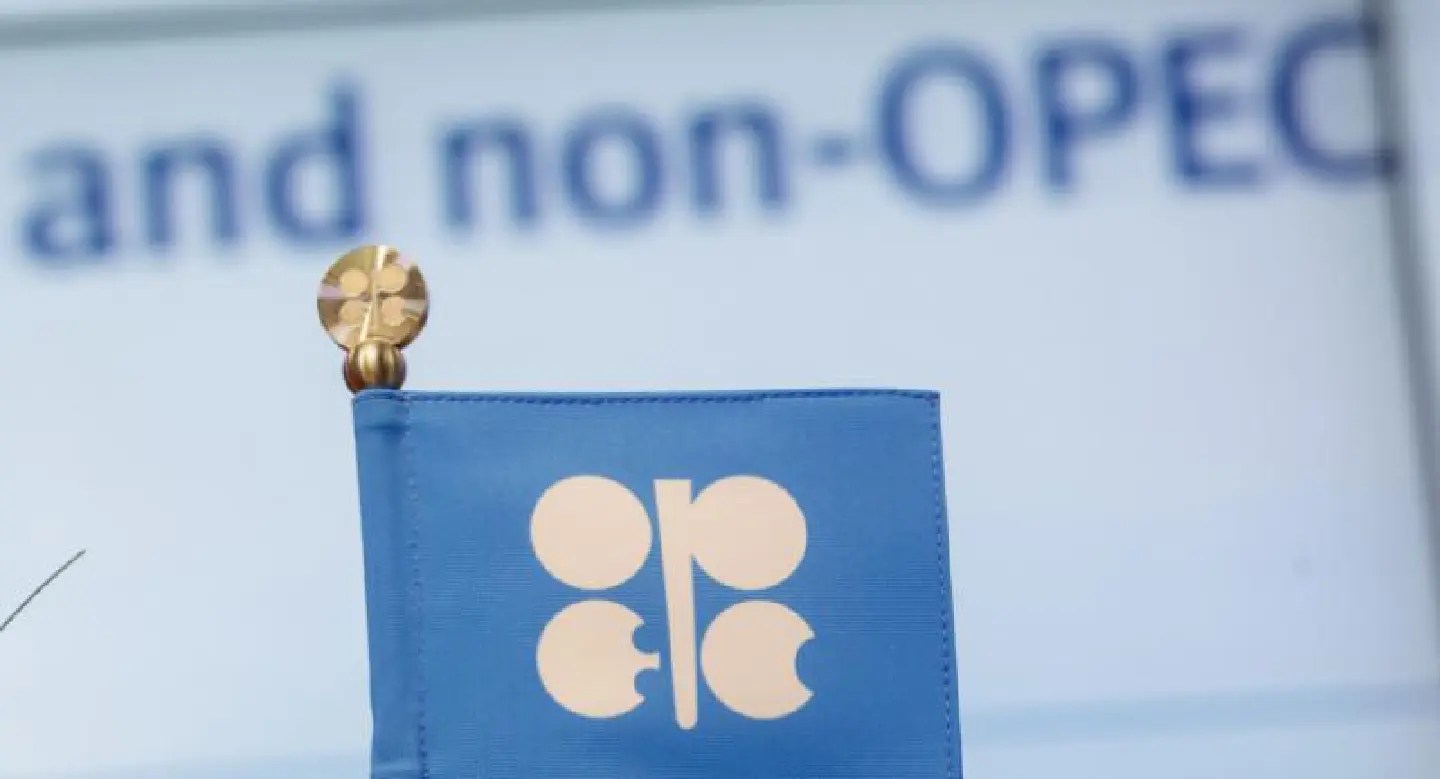 Non-OPEC oil states agree to cuts in 'historic' deal Non-OPEC oil states agree to cuts in 'historic' deal