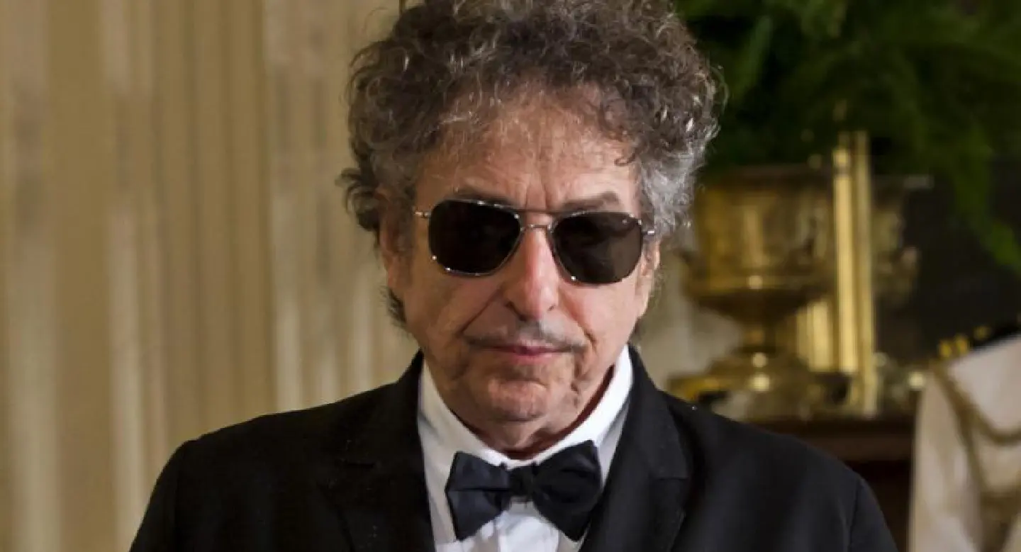 Dylan 'honoured' to receive Nobel despite no-show Dylan 'honoured' to receive Nobel despite no-show