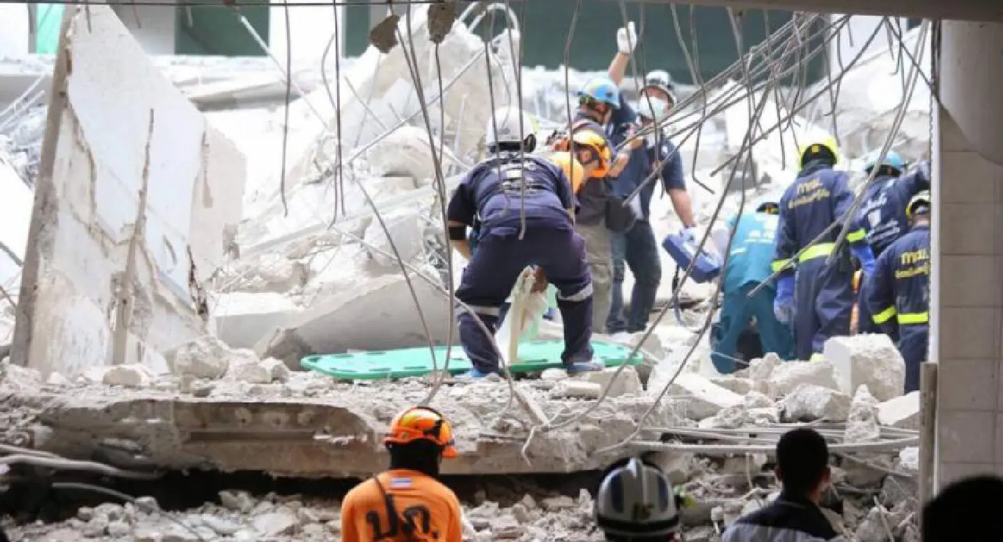 Two demolition workers killed in Sukhumvit building collapse Two demolition workers killed in Sukhumvit building collapse