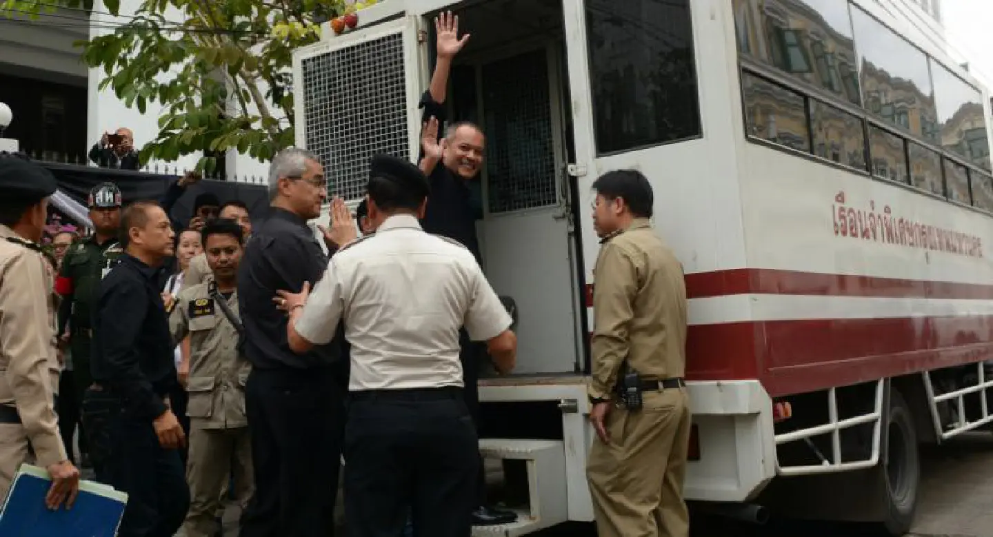 19 red-shirt leaders charged in court 19 red-shirt leaders charged in court
