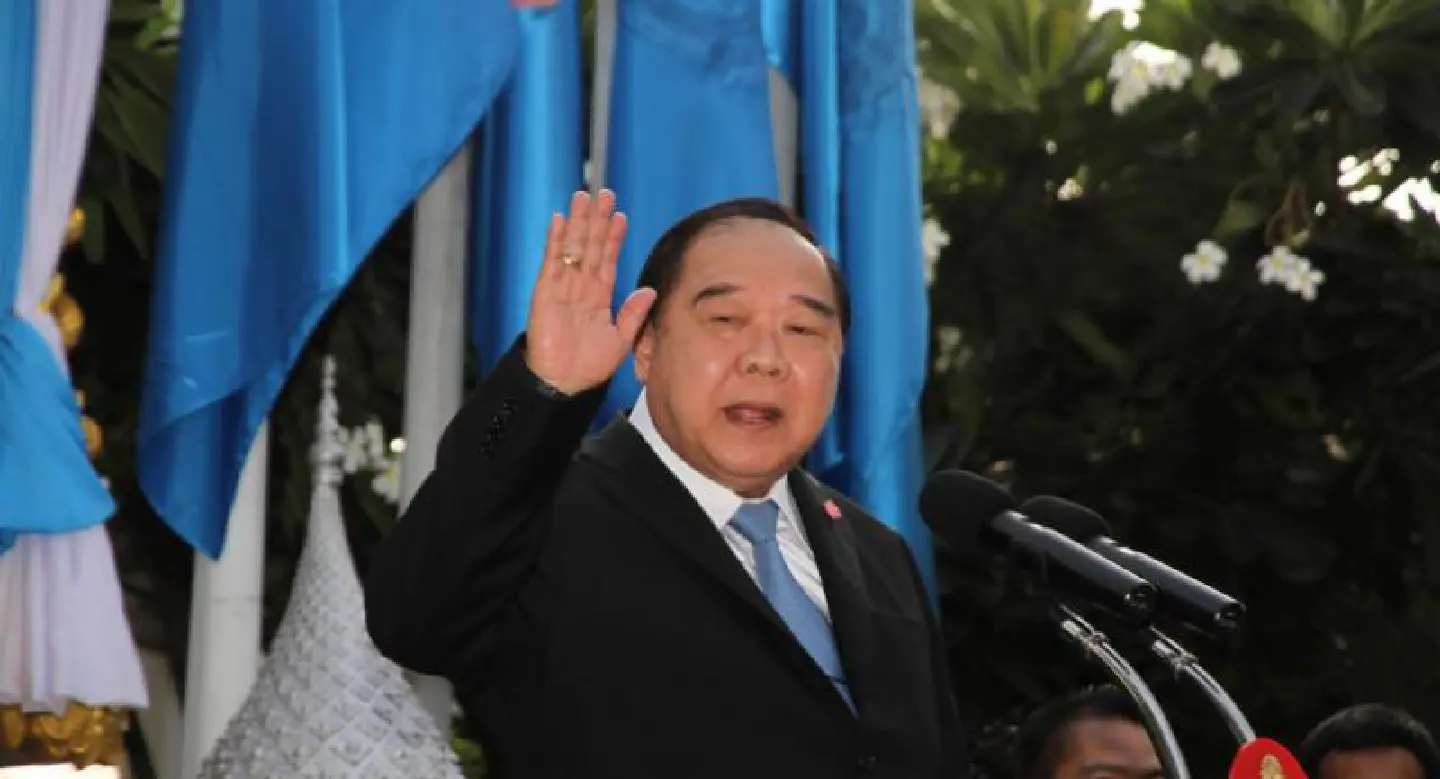 Prawit fires back at media Prawit fires back at media