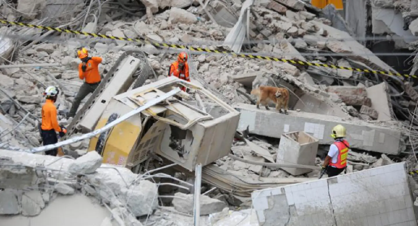 Two demolition workers killed in Sukhumvit building collapse Two demolition workers killed in Sukhumvit building collapse