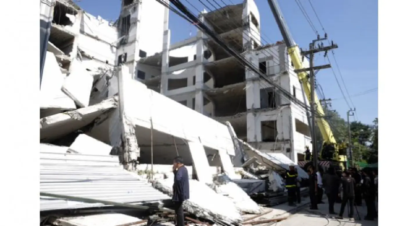 Rush to retrieve bodies after building collapse Rush to retrieve bodies after building collapse