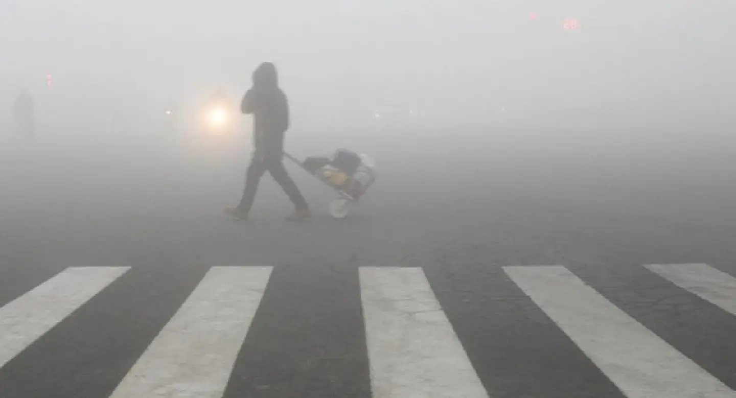 China chokes under heavy smog with worse ahead China chokes under heavy smog with worse ahead