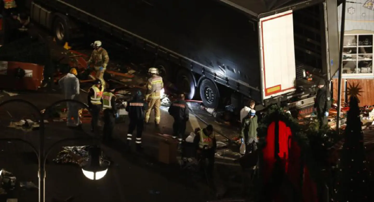12 killed as lorry ploughs into Berlin Xmas market 12 killed as lorry ploughs into Berlin Xmas market