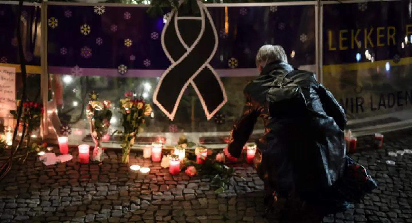 German Xmas markets should stay open after 'attack': interior ministry German Xmas markets should stay open after 'attack': interior ministry