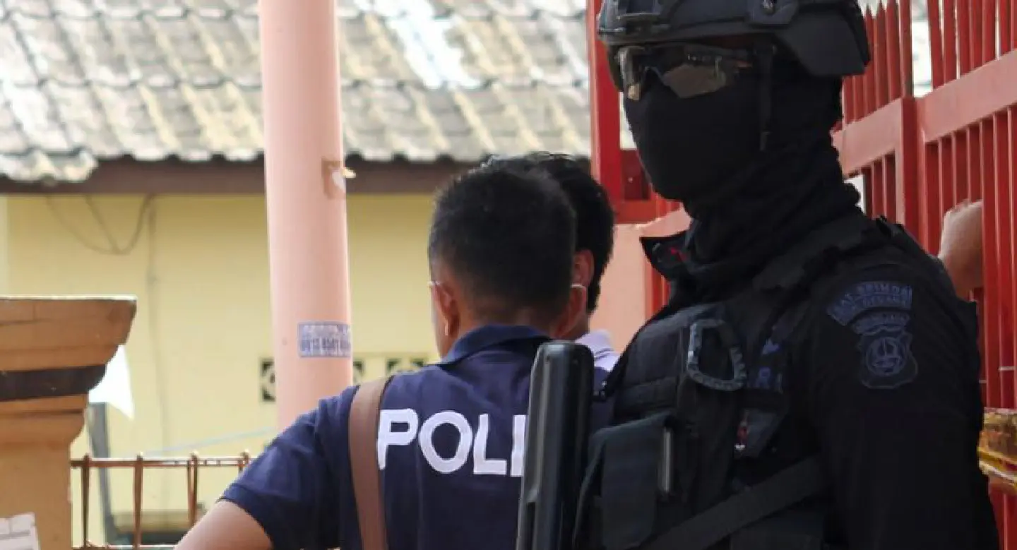 Indonesia police say Christmas bomb plot foiled, three killed