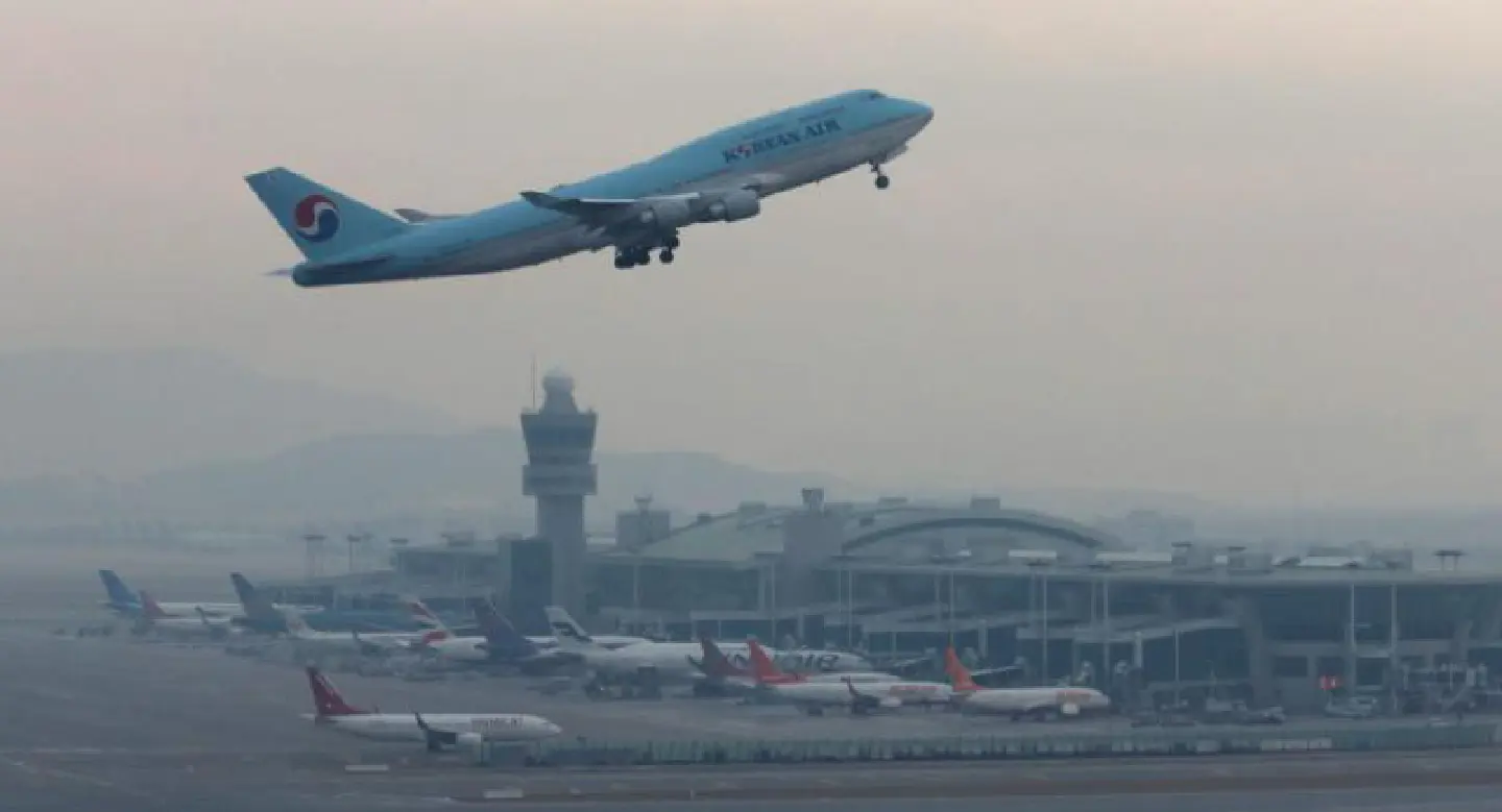 Korean Air says crew followed procedure on unruly passenger Korean Air says crew followed procedure on unruly passenger