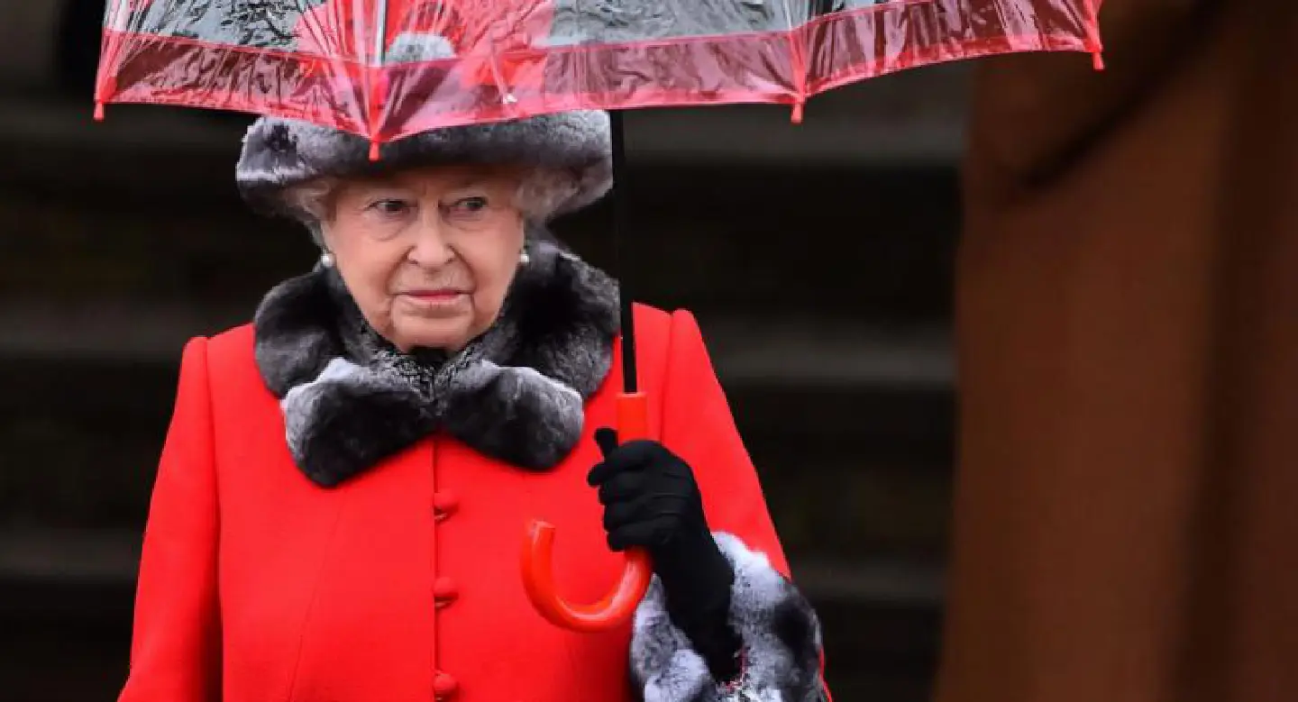 Queen delays traditional Christmas trip due to illness Queen delays traditional Christmas trip due to illness